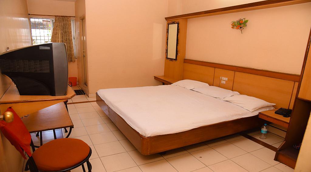 Hotel Vishnu Residency Visakhapatnam Bagian luar foto