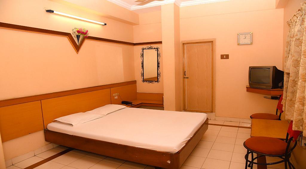 Hotel Vishnu Residency Visakhapatnam Bagian luar foto