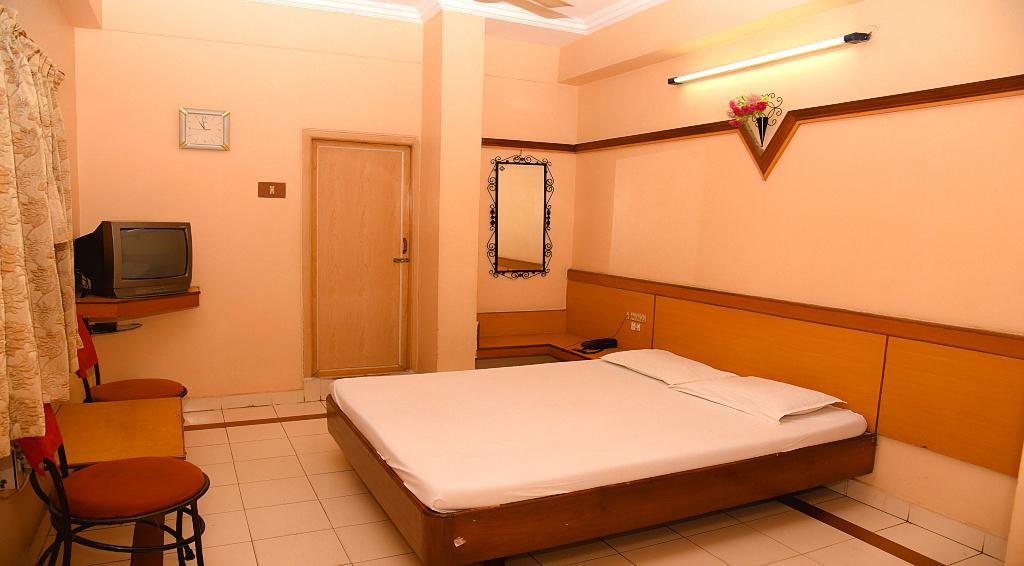 Hotel Vishnu Residency Visakhapatnam Bagian luar foto